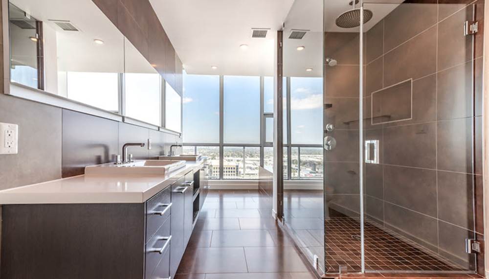 Essex Skyline at MacArthur Place Penthouse Bathroom View